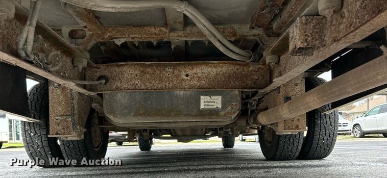 image for item EK3677 2008 Ford E350 Super Duty shuttle bus