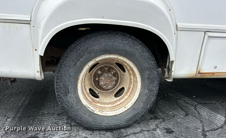 image for item EK3677 2008 Ford E350 Super Duty shuttle bus