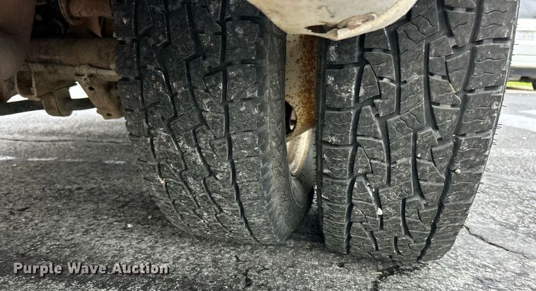 image for item EK3677 2008 Ford E350 Super Duty shuttle bus