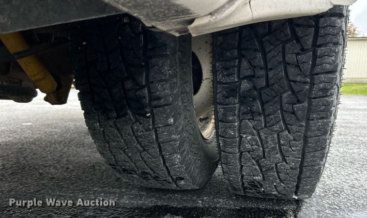 image for item EK3677 2008 Ford E350 Super Duty shuttle bus