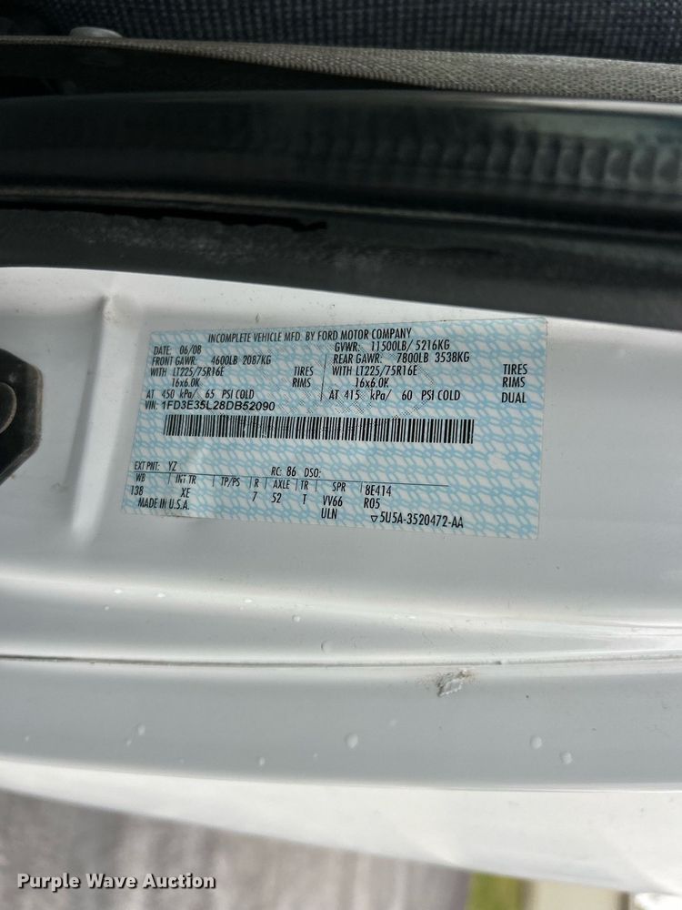 image for item EK3677 2008 Ford E350 Super Duty shuttle bus