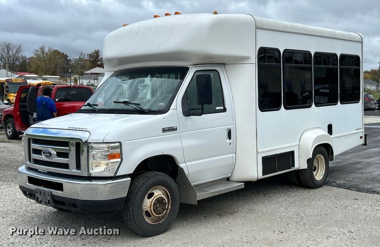 image for item EK3678 2008 Ford E350 Super Duty shuttle bus