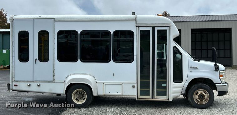 image for item EK3678 2008 Ford E350 Super Duty shuttle bus