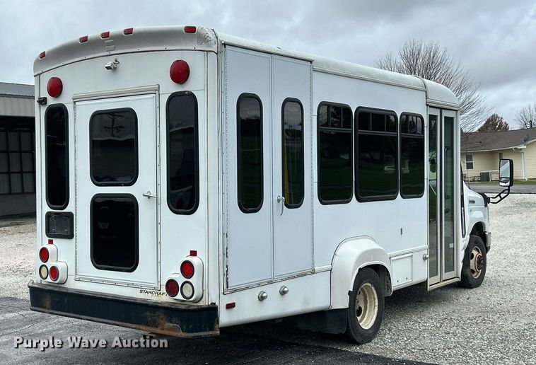 image for item EK3678 2008 Ford E350 Super Duty shuttle bus