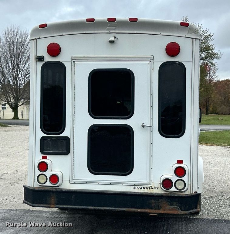 image for item EK3678 2008 Ford E350 Super Duty shuttle bus