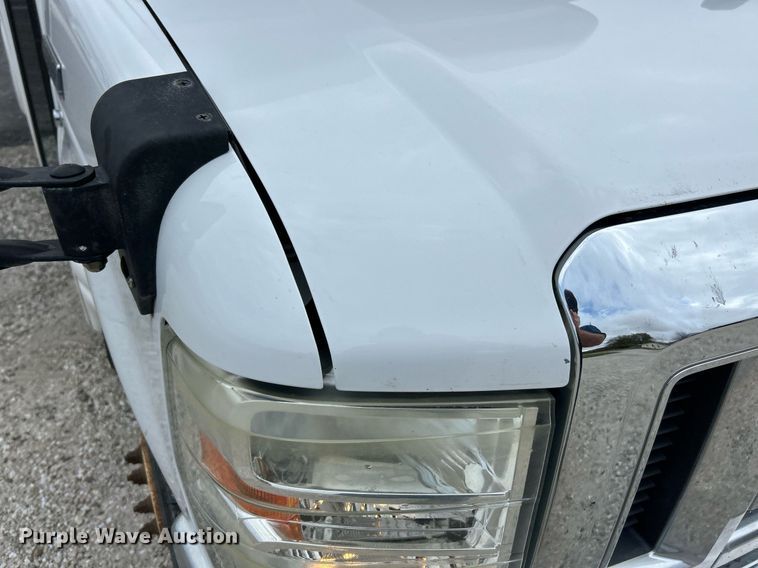 image for item EK3678 2008 Ford E350 Super Duty shuttle bus