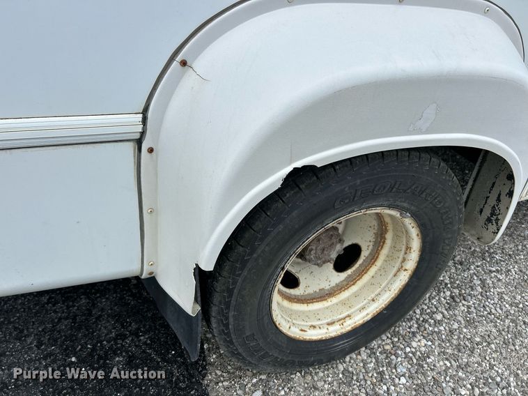 image for item EK3678 2008 Ford E350 Super Duty shuttle bus