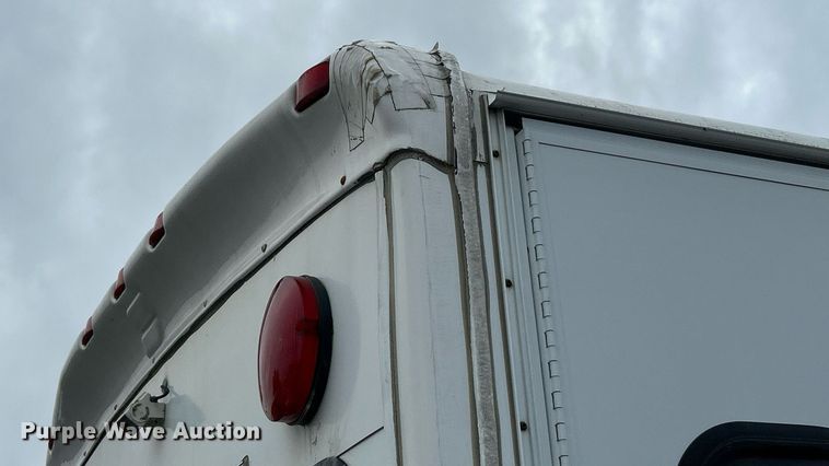 image for item EK3678 2008 Ford E350 Super Duty shuttle bus