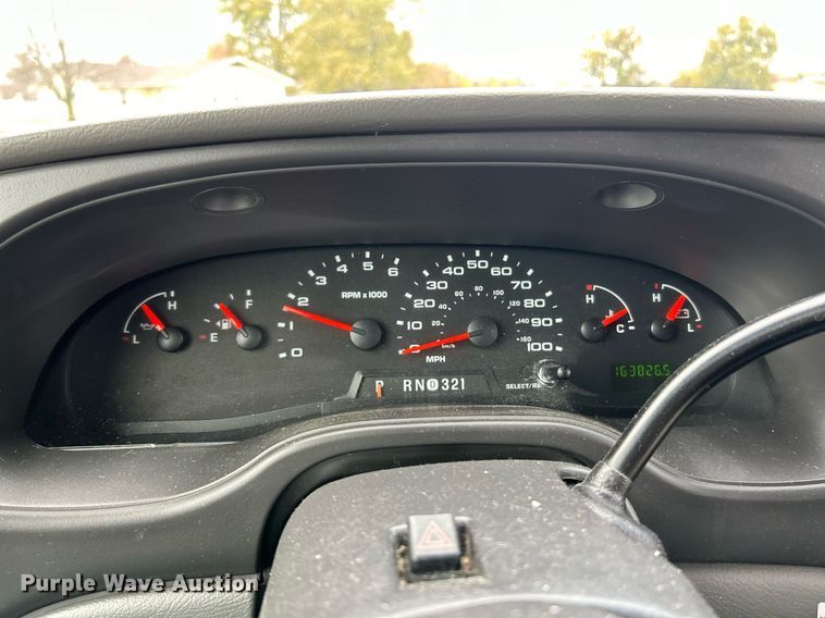 image for item EK3678 2008 Ford E350 Super Duty shuttle bus