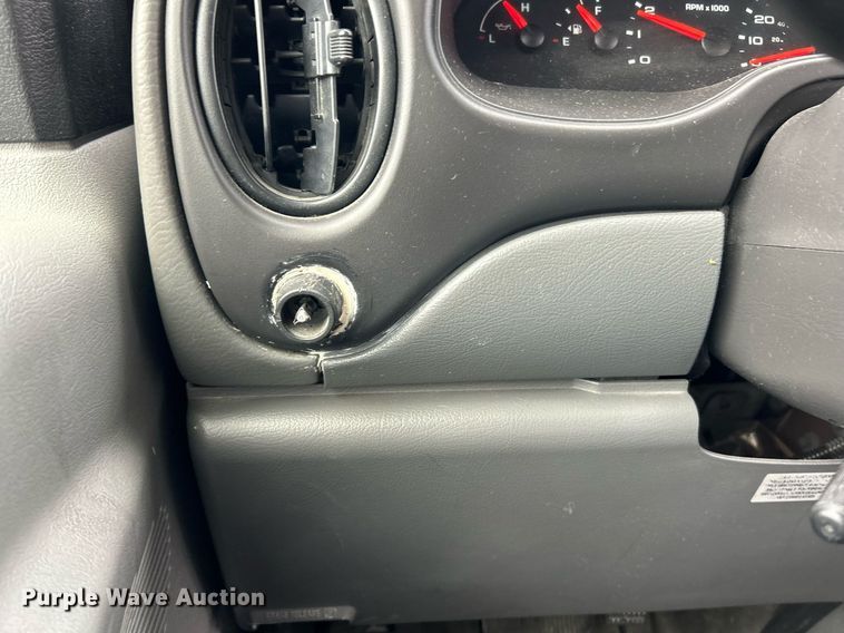 image for item EK3678 2008 Ford E350 Super Duty shuttle bus