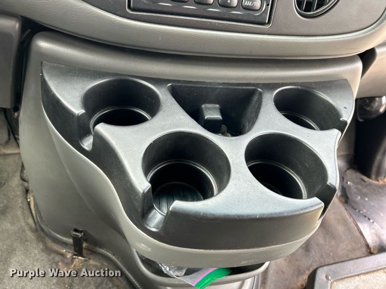 image for item EK3678 2008 Ford E350 Super Duty shuttle bus