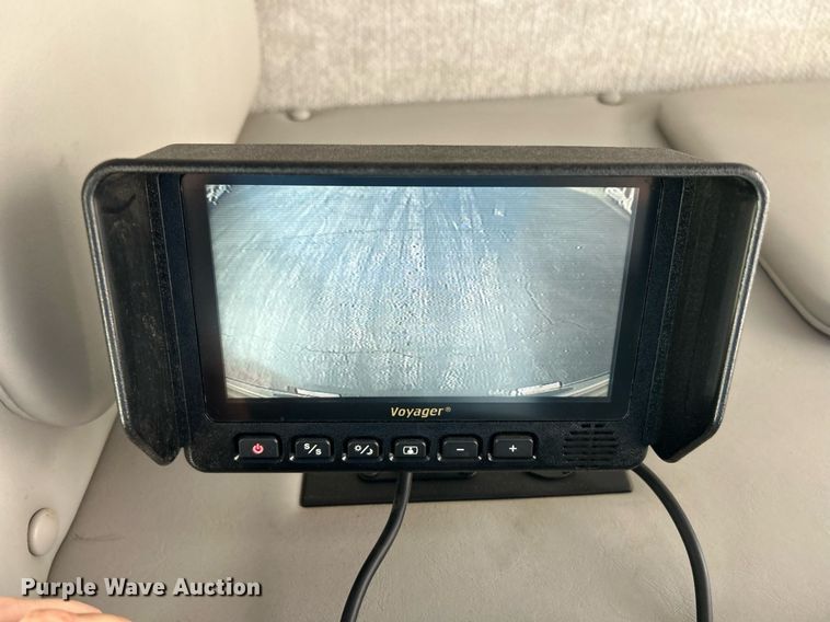 image for item EK3678 2008 Ford E350 Super Duty shuttle bus