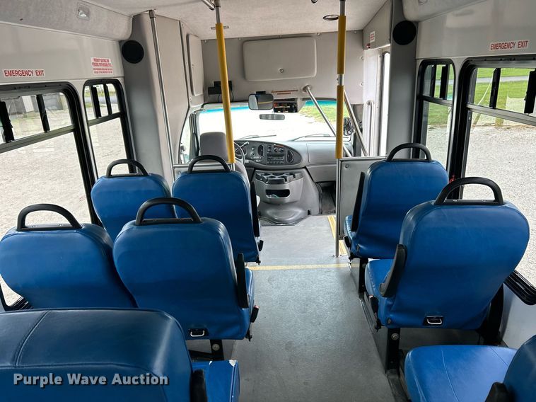 image for item EK3678 2008 Ford E350 Super Duty shuttle bus