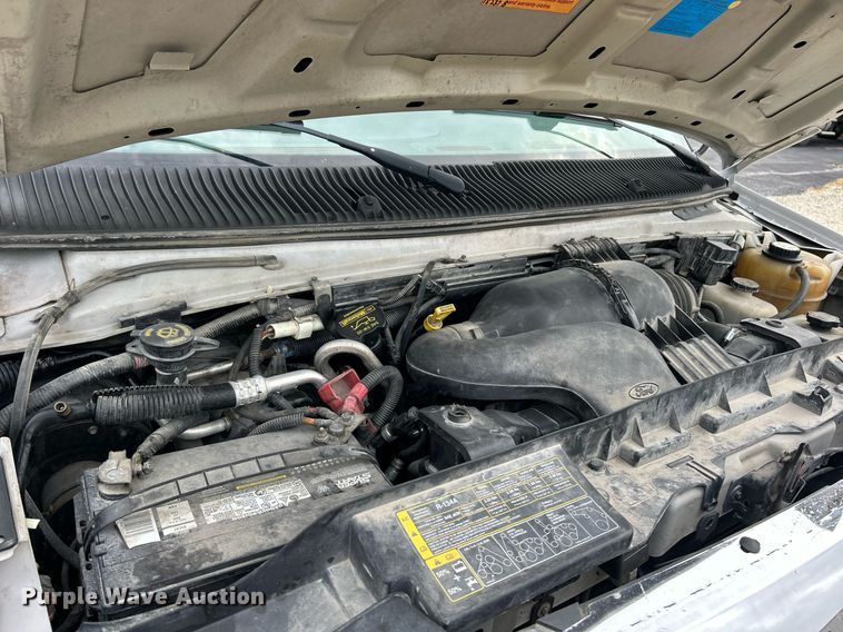 image for item EK3678 2008 Ford E350 Super Duty shuttle bus