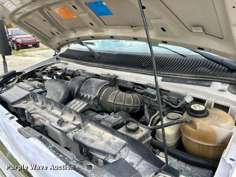 image for item EK3678 2008 Ford E350 Super Duty shuttle bus