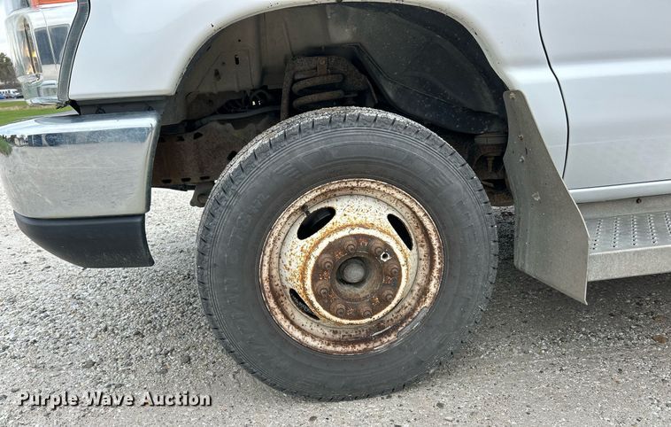 image for item EK3678 2008 Ford E350 Super Duty shuttle bus