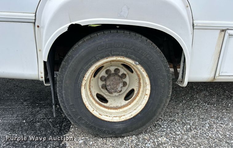 image for item EK3678 2008 Ford E350 Super Duty shuttle bus