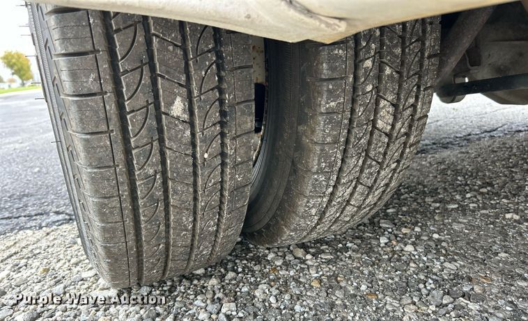 image for item EK3678 2008 Ford E350 Super Duty shuttle bus