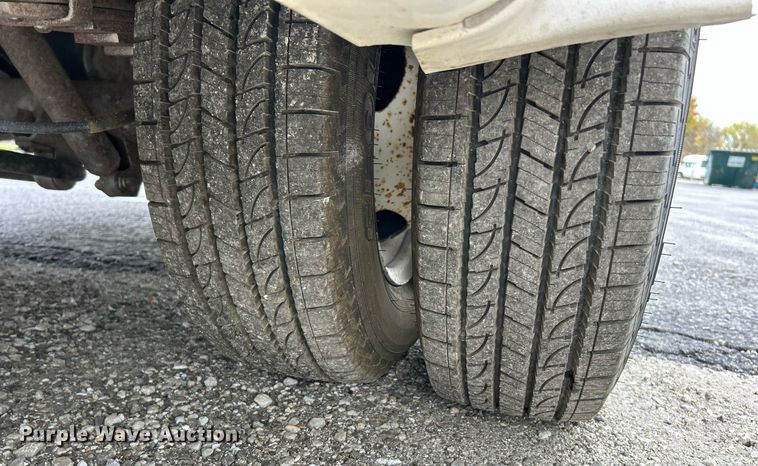 image for item EK3678 2008 Ford E350 Super Duty shuttle bus