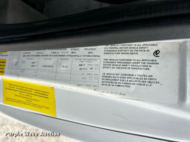 image for item EK3678 2008 Ford E350 Super Duty shuttle bus