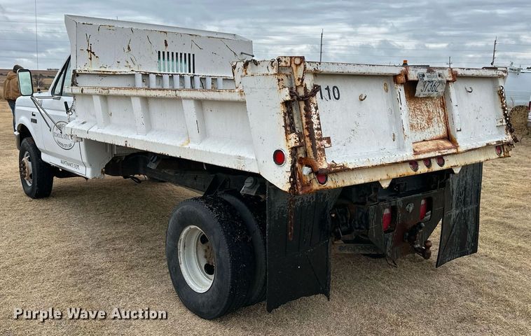 image for item ER8212 1993 Ford F-Super Duty dump truck