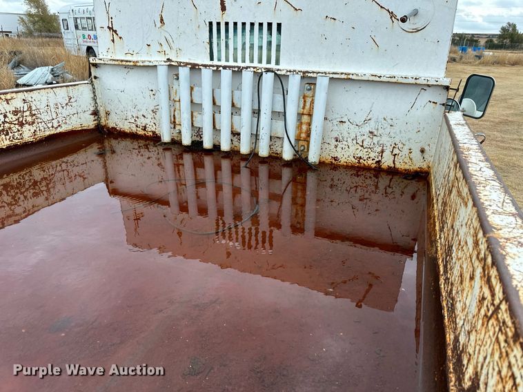 image for item ER8212 1993 Ford F-Super Duty dump truck