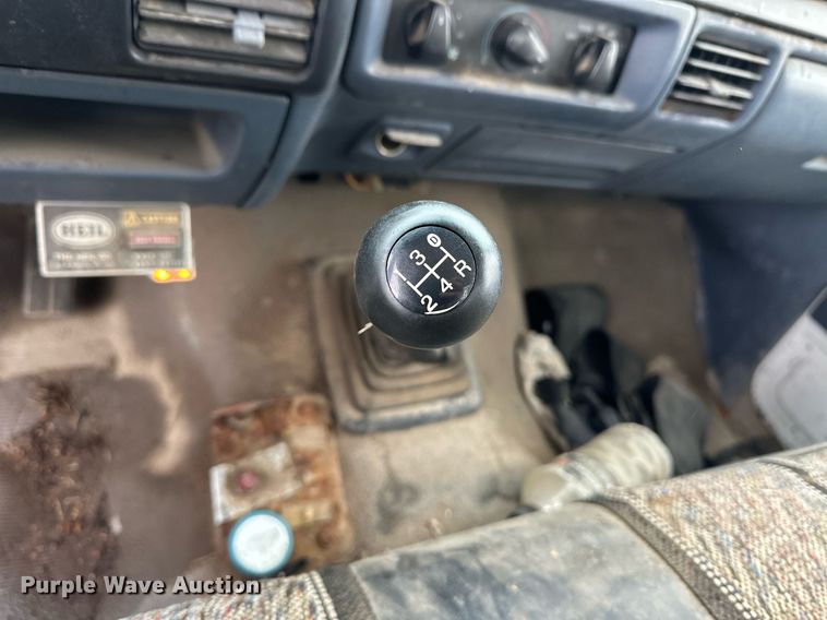 image for item ER8212 1993 Ford F-Super Duty dump truck