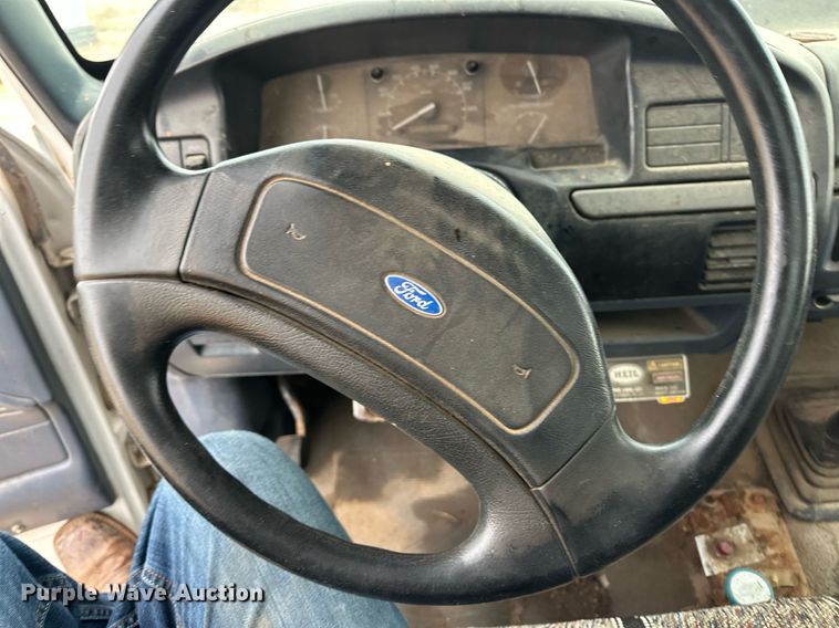 image for item ER8212 1993 Ford F-Super Duty dump truck