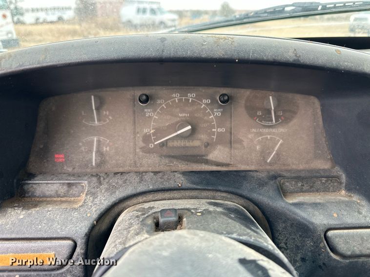 image for item ER8212 1993 Ford F-Super Duty dump truck