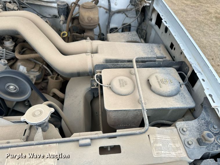 image for item ER8212 1993 Ford F-Super Duty dump truck