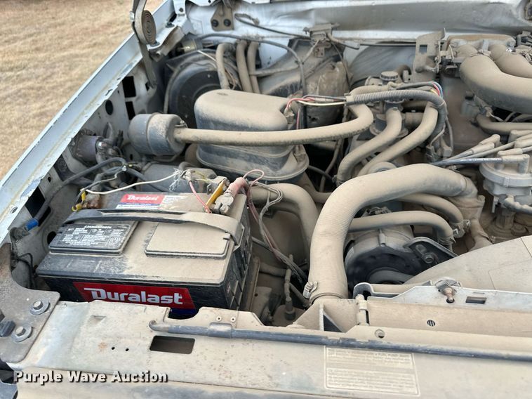 image for item ER8212 1993 Ford F-Super Duty dump truck