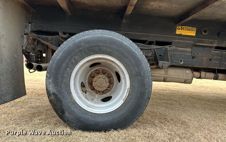 image for item ER8212 1993 Ford F-Super Duty dump truck