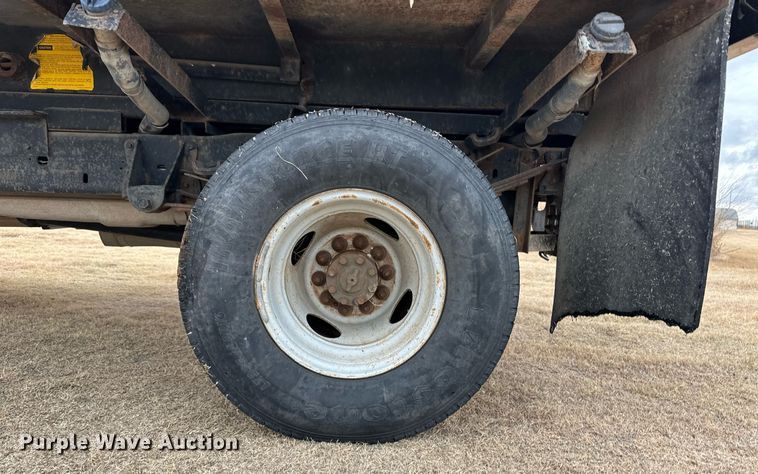 image for item ER8212 1993 Ford F-Super Duty dump truck