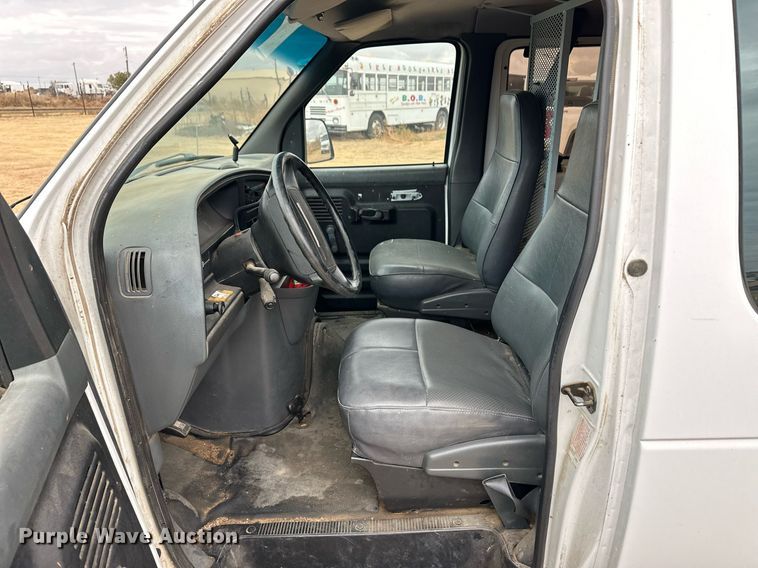 image for item ER8213 1994 Ford Club Wagon van