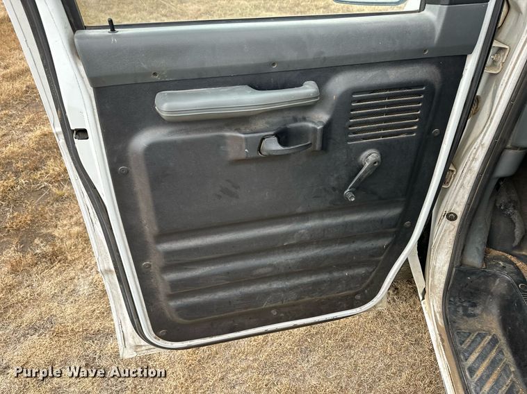 image for item ER8213 1994 Ford Club Wagon van