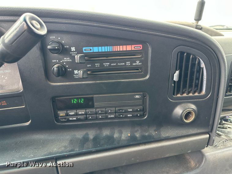 image for item ER8213 1994 Ford Club Wagon van