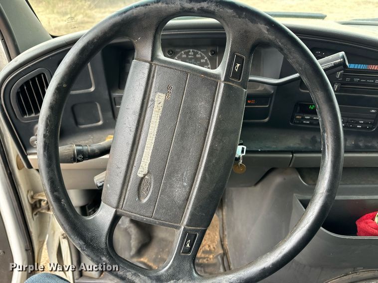 image for item ER8213 1994 Ford Club Wagon van