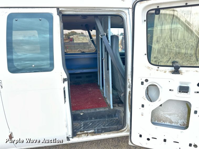 image for item ER8213 1994 Ford Club Wagon van