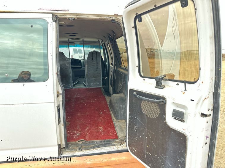 image for item ER8213 1994 Ford Club Wagon van