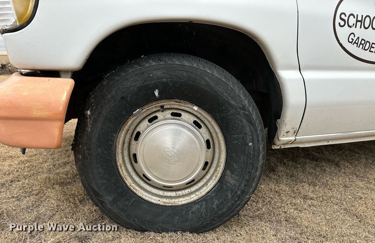 image for item ER8213 1994 Ford Club Wagon van