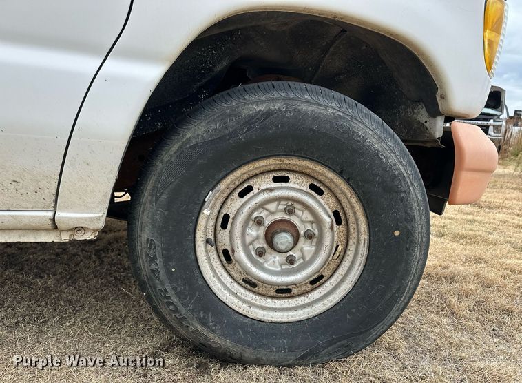 image for item ER8213 1994 Ford Club Wagon van