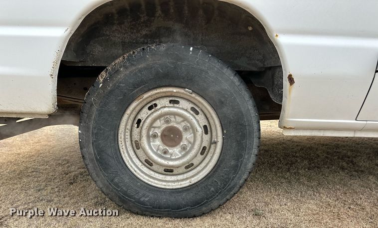 image for item ER8213 1994 Ford Club Wagon van