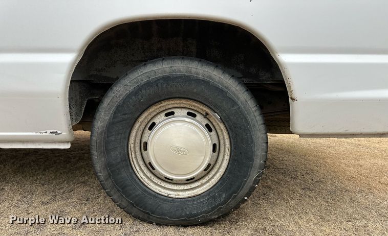 image for item ER8213 1994 Ford Club Wagon van