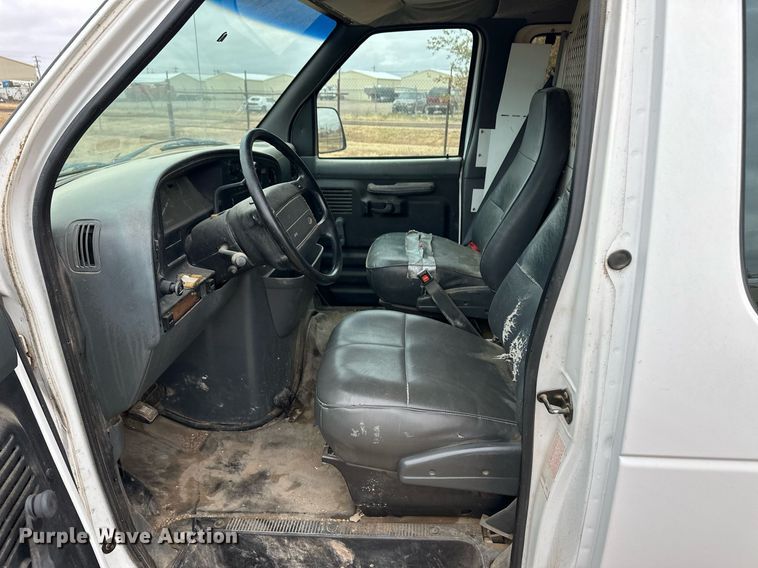 image for item ER8214 1996 Ford Club Wagon van