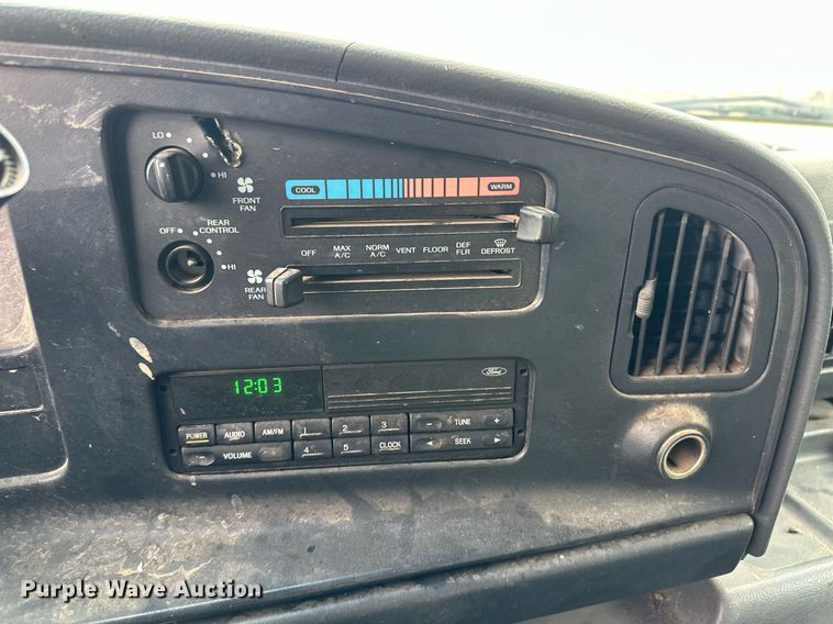 image for item ER8214 1996 Ford Club Wagon van