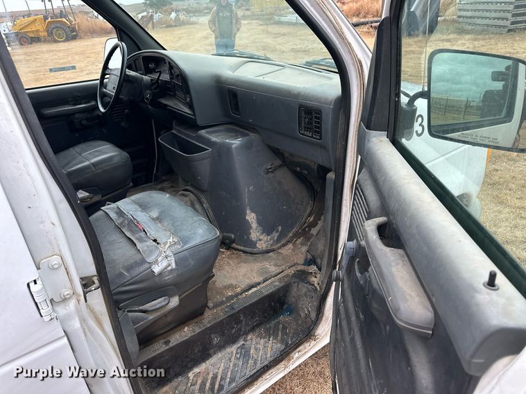 image for item ER8214 1996 Ford Club Wagon van