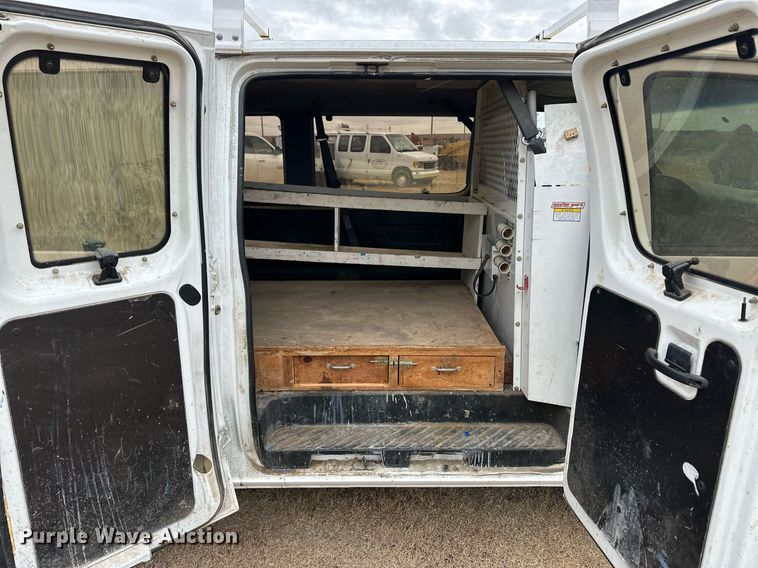 image for item ER8214 1996 Ford Club Wagon van