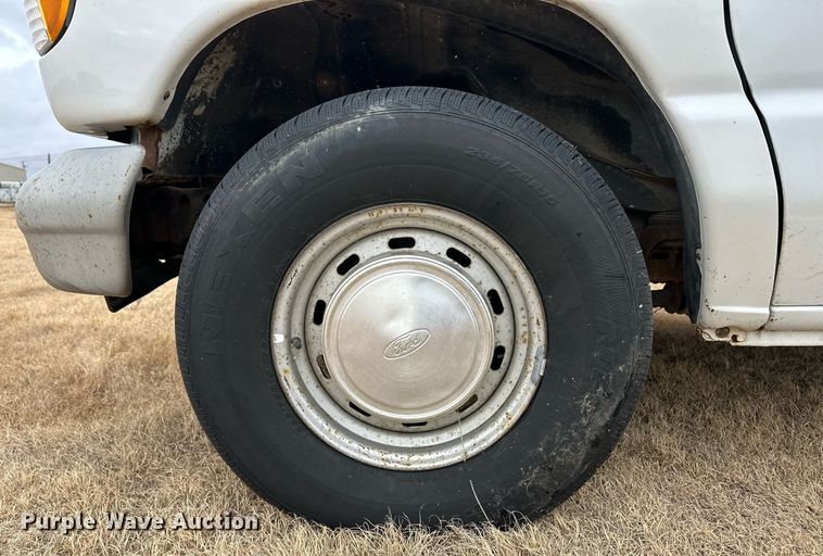 image for item ER8214 1996 Ford Club Wagon van