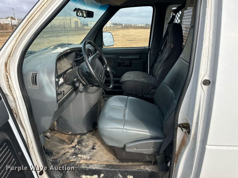 image for item ER8216 1994 Ford Club Wagon van