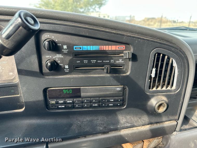 image for item ER8216 1994 Ford Club Wagon van